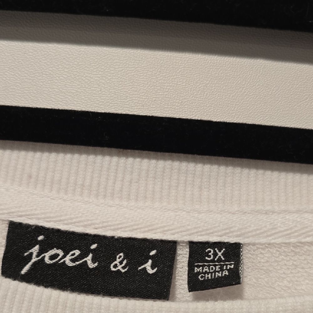 Chic White Embroidered Women's Sweatshirt - Picture 2 of 4